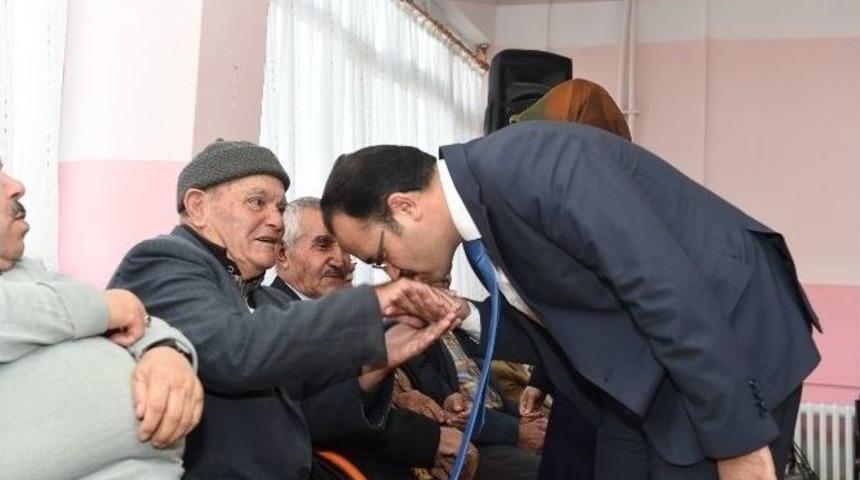 Cahan, &ldquo;yaşlılarımız Başımızın Tacıdır&rdquo;