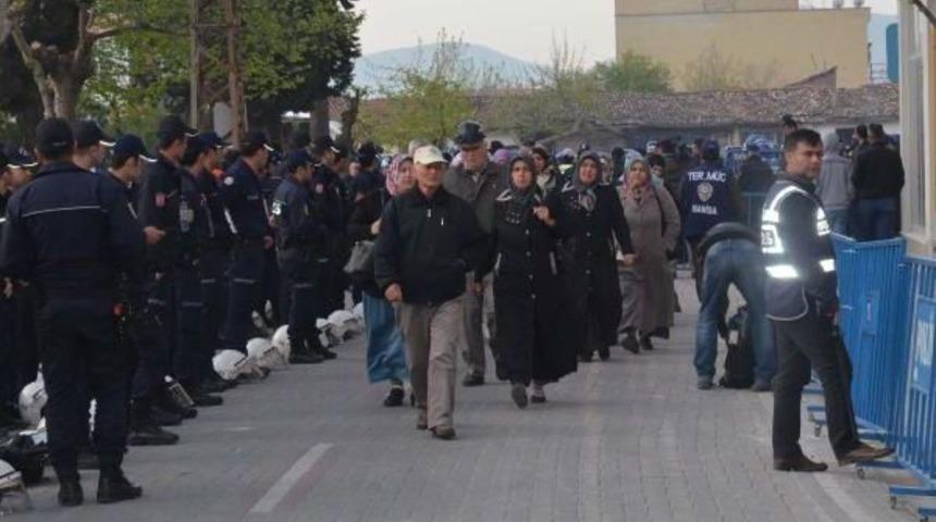 Soma'da 301 Madencinin Can Verdiği Facianın 45 Sanıklı Davasında, 8 Tutuklu Da Getirildi