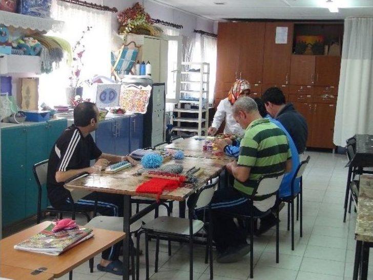 Hastalar Kurslar Sayesinde Hayata Bağlanıyor G3