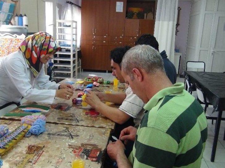 Hastalar Kurslar Sayesinde Hayata Bağlanıyor G4