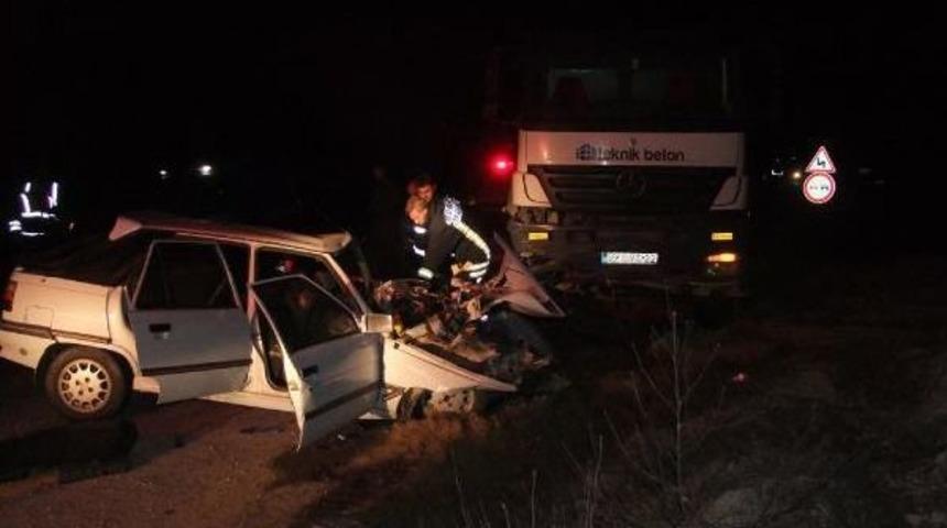 Beton Mikseri Otomobil Kafa Kafaya &Ccedil;arpıştı: 1 &Ouml;l&uuml;, 1 Yaralı