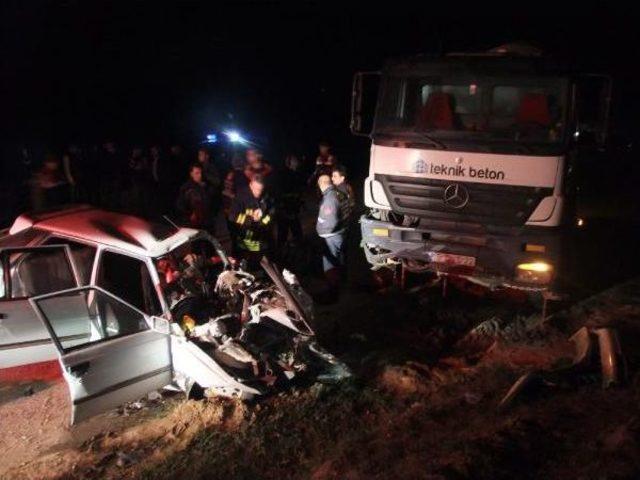 Beton Mikseri Otomobil Kafa Kafaya &Ccedil;arpıştı: 1 &Ouml;l&uuml;, 1 Yaralı 1