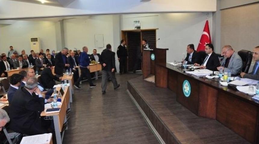 Chp&rsquo;li &Uuml;yeler Meclisi Terketti