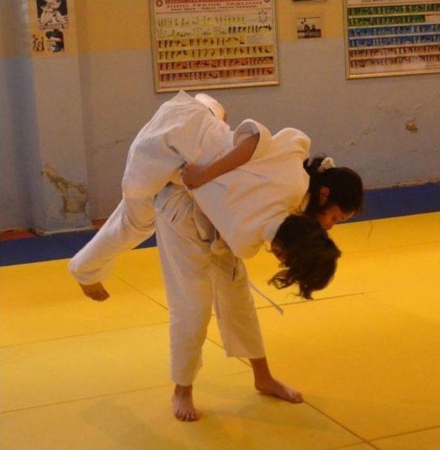 Adana’da Judo Kuşak Sınavı