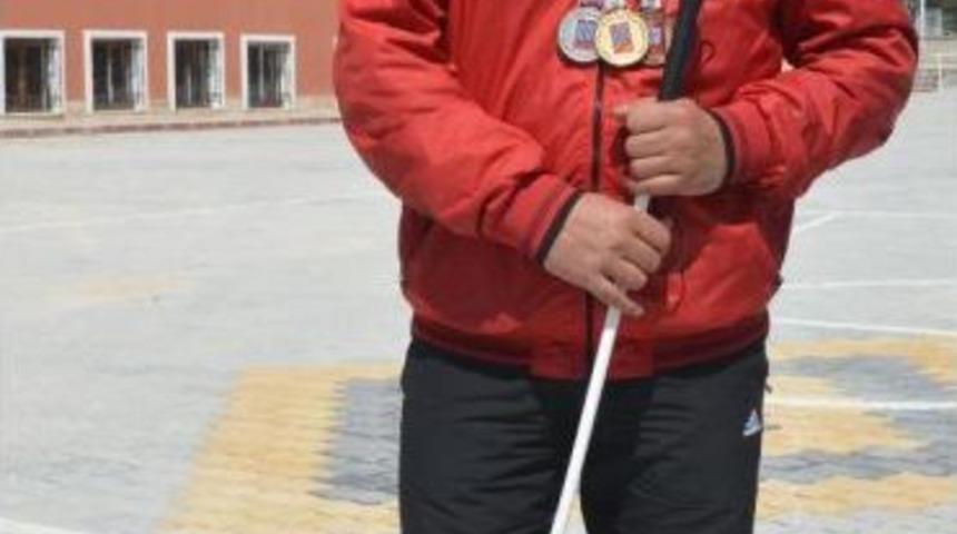 G&ouml;rme Engelli Beden Eğitimi &Ouml;ğretmeni