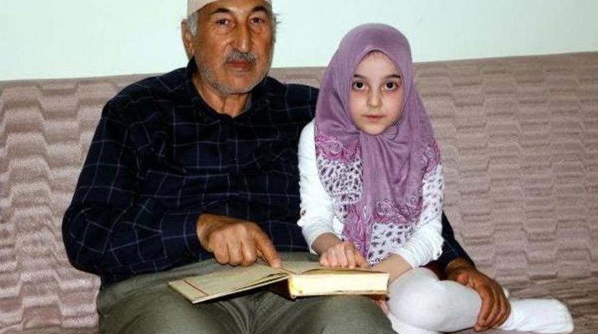 6 Yaşında Dedesine Kuran Okumayı &Ouml;ğretti
