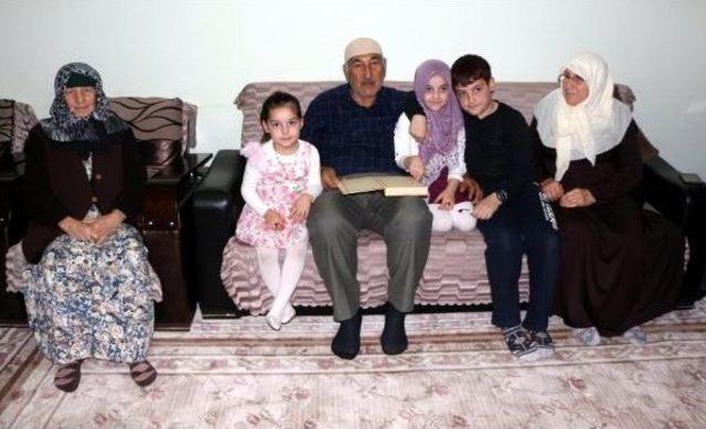 6 Yaşında Dedesine Kuran Okumayı &Ouml;ğretti 2