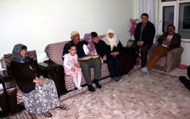 6 Yaşında Dedesine Kuran Okumayı &Ouml;ğretti 3