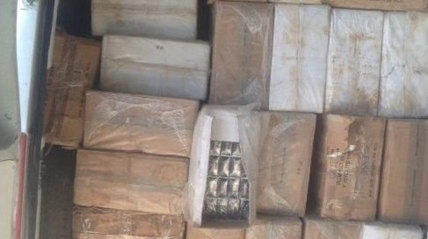 Saman &Ccedil;uvalına Gizlenmiş 62 Bin Paket Ka&ccedil;ak Sigara Ele Ge&ccedil;irildi