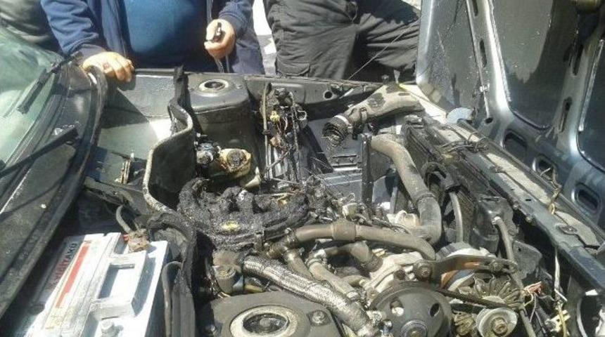 Adıyaman&rsquo;da Park Halindeki Otomobil Yandı