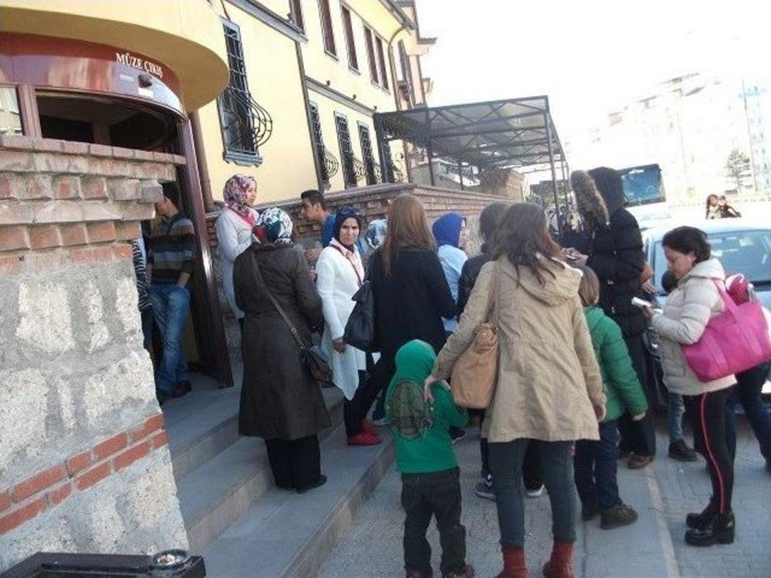 Balmumu M&uuml;zesi İlgi &Ccedil;ekmeye Devam Ediyor