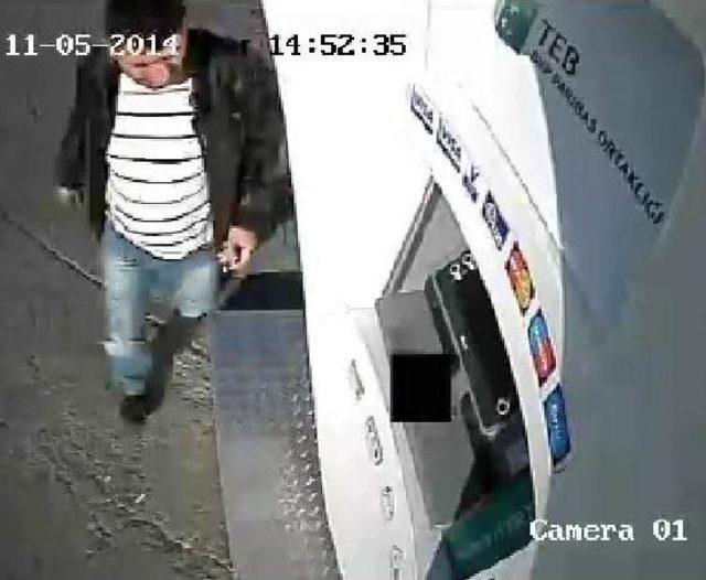 Sahte Polis, Bankanın Güvenlik Kamerasına Yakalandı