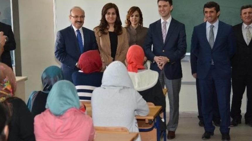 Vali Hasan K&uuml;rkl&uuml;, Başarılı &Ouml;ğrencileri Ziyaret Etti