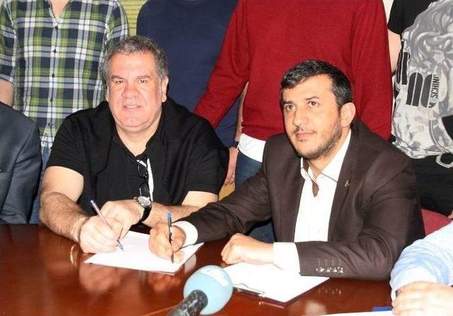 Bucaspor’da Levent Eriş İmzaladı