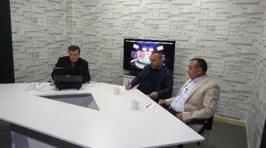 Gebzespor Taraftarı Batı Yakası Tv'yi Basıp, Canlı Yayında Başkanı Istifadan Vazge&ccedil;irmeye &Ccedil;alıştı