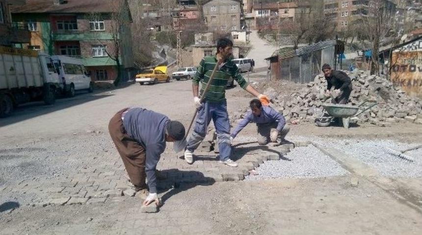 Hakkari&rsquo;de Parke Taşı D&ouml;şeme &Ccedil;alışması