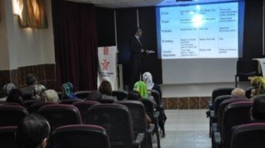 &Ouml;ğretmen Ve Velilere Aile Eğitim Programı D&uuml;zenlendi