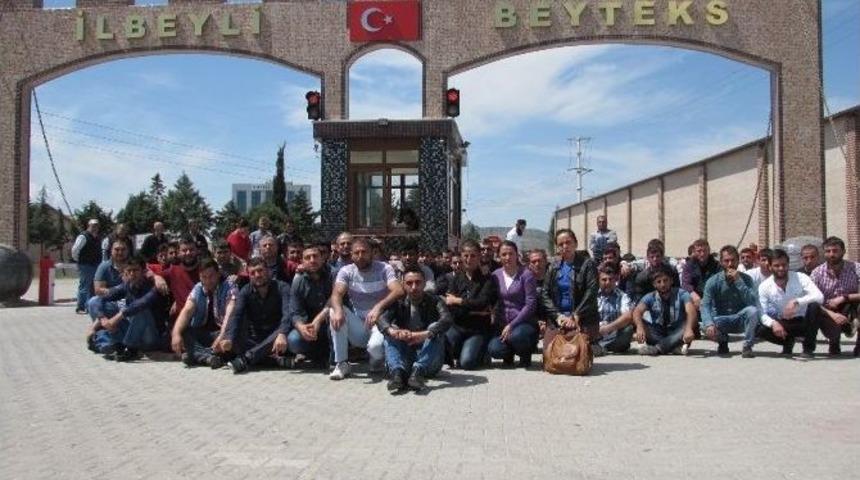 Fabrikaları Kapatılan İş&ccedil;iler Oturma Eylemi Yaptı