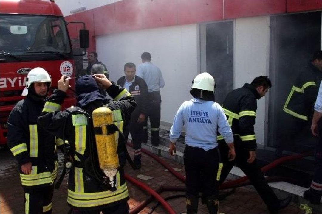 Havai Fişek Deposunda Patlama: 1&rsquo;i Ağır 2 Yaralı