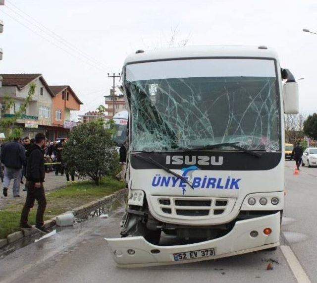 Yolcu Midibüsü, Halk Otobüsüne Arkadan Çarptı; 18 Yaralı