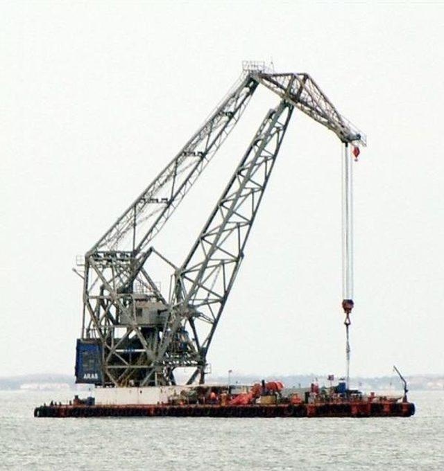 Samsun’Da Yan Yatan Geminin Yükü Boşaltılmaya Başlandı