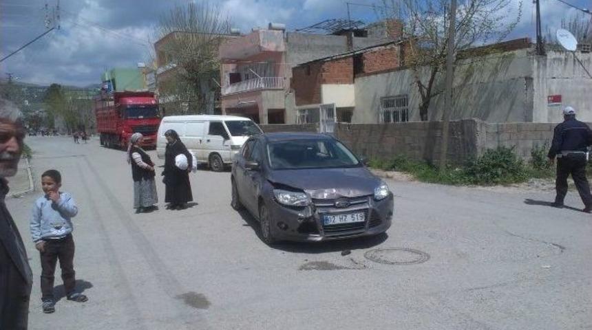 Adıyaman&rsquo;da İki Otomobil &Ccedil;arpıştı: 1 Yaralı