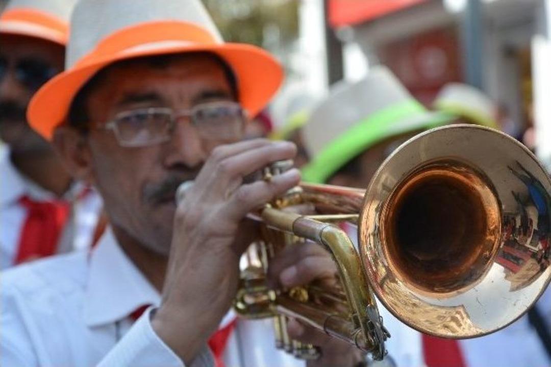 D&uuml;nya Sanat G&uuml;n&uuml;&rsquo;ne Roman İmzası