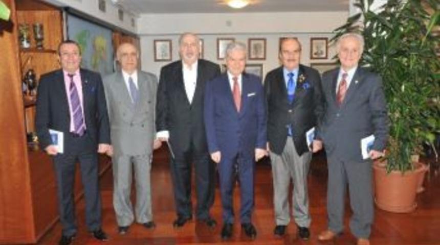 İto Başkanı Ekrem Demirtaş&rsquo;tan İzmir Futboluna &rsquo;destek&rsquo; Mesajı