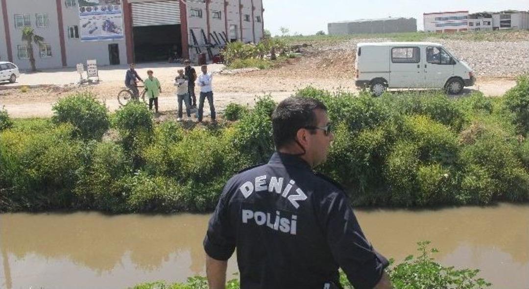 Kanal Kenarında Bırakılan Bisiklet Polisi Alarma Ge&ccedil;irdi