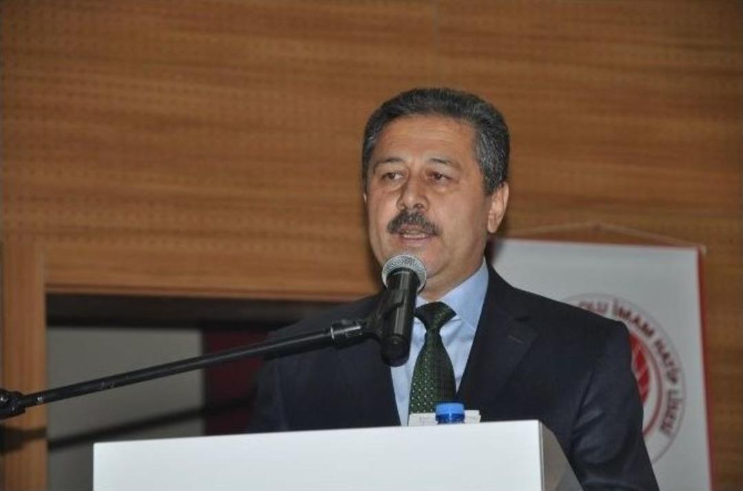 Kız &Ouml;ğrenciler Kur&rsquo;an-ı Kerim&rsquo;i G&uuml;zel Okuyabilmek İ&ccedil;in Yarıştı