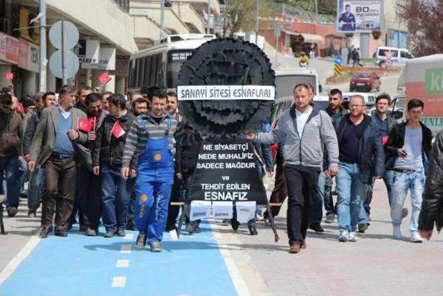 Bolu'da Yüzlerce Sanayi Esnafı Kepenk Kapatıp Belediyeye Yürüdü