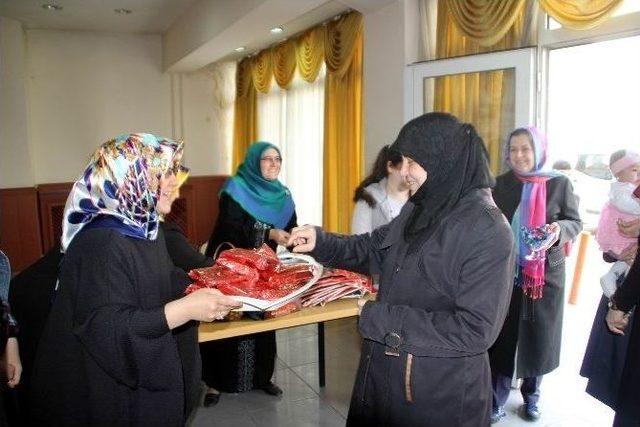 Bursalı Kadınlardan Suriyeli Kadınlara Destek G&uuml;n&uuml; 1