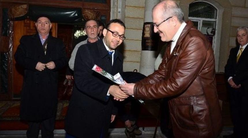 Başkan Kafaoğlu G&uuml;l Dağıttı