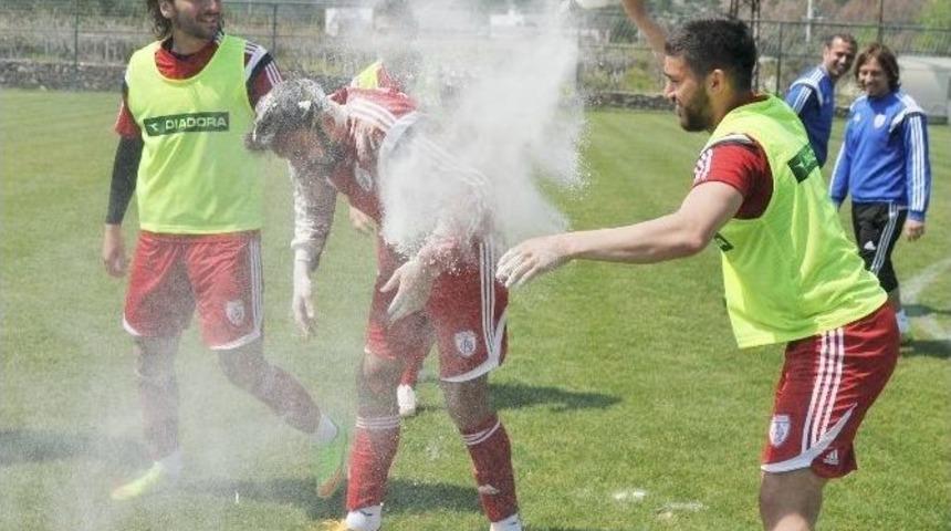 Altınordulu G&ouml;ksu&rsquo;ya S&uuml;rpriz Kutlama