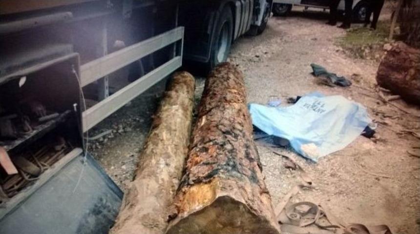 Tomrukların Altında Kalan Tır S&uuml;r&uuml;c&uuml;s&uuml; Hayatını Kaybetti