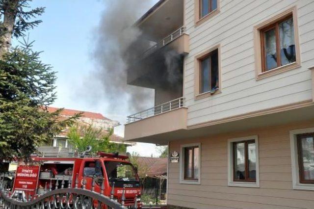 Ocağı Açıp Evi Ateşe Verdi, Ardından Balkondan Atladı