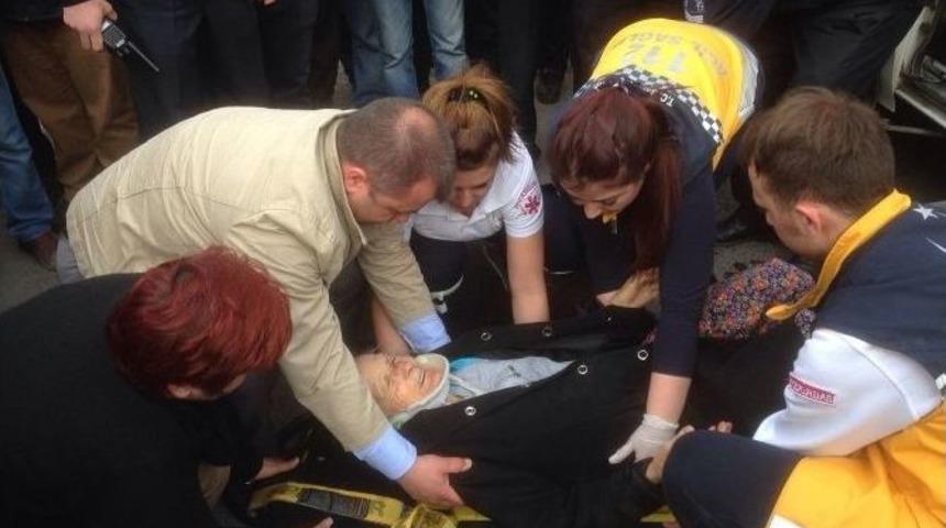 Halk Otob&uuml;s&uuml; Yaşlı Kadına &Ccedil;arptı