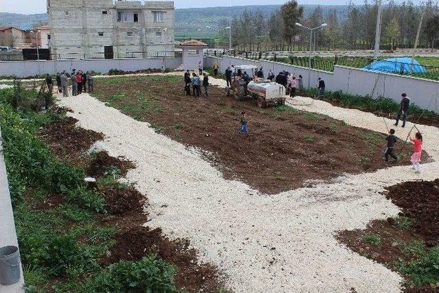 İlçe Emniyet Amirliği Yeni Binasının Bahçesine Ağaç Dikimi Yapıldı