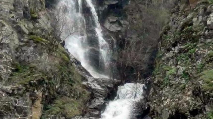 Simav'ın Su U&ccedil;tu Şelalesi, G&ouml;z Kamaştırıyor