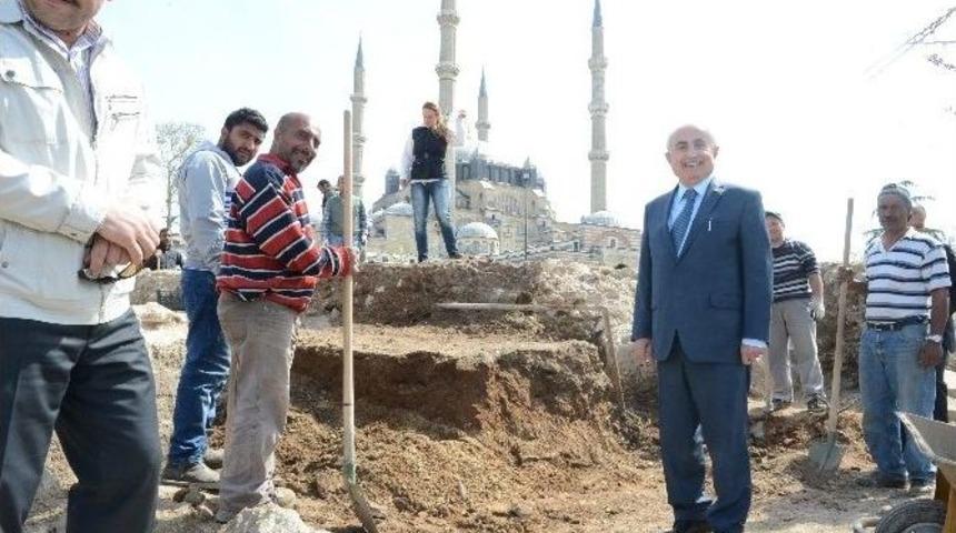 Edirne Valisi Şahin, Selimiye Camii Meydanındaki Kazı Alanında İncelemelerde Bulundu