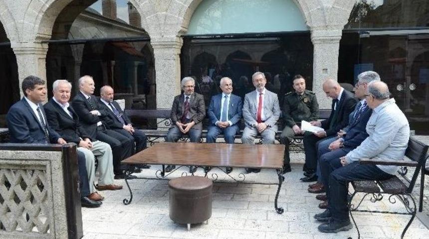 Edirne&rsquo;de &lsquo;lale Ve G&uuml;l&rsquo; Konulu Sergi A&ccedil;ıldı