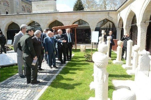 Edirne’de ‘lale Ve Gül’ Konulu Sergi Açıldı