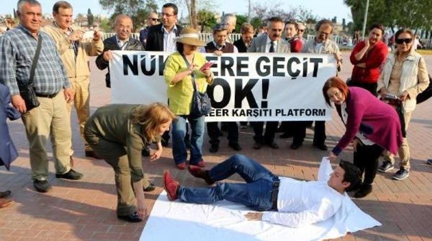 N&uuml;kleer Karşıtı Eyleme Turistlerden Destek