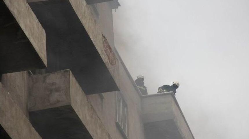 İnşaat Halindeki Binada Yangın &Ccedil;ıktı