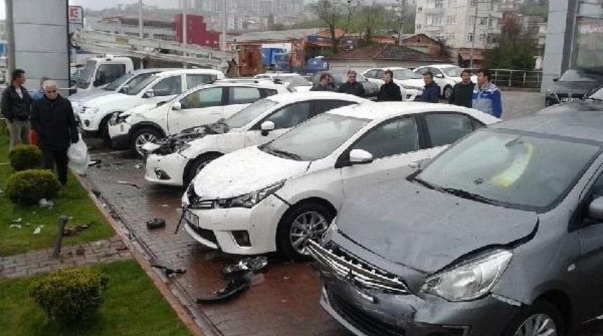 Trabzon&rsquo;Da Kaza Anı G&uuml;venlik Kamerasına Yansıdı