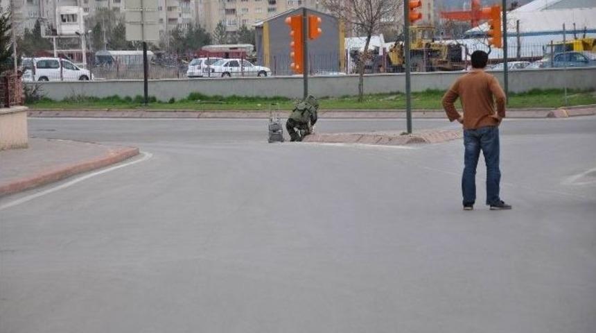 Ş&uuml;pheli &Ccedil;&ouml;p Kovası Paniğe Neden Oldu