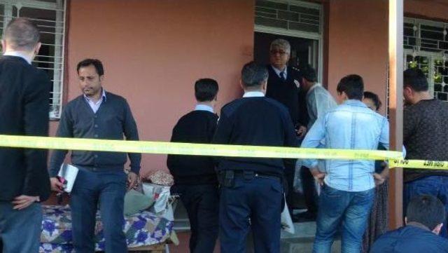 Mersin de 3 &Ccedil;ocuk Annesi Kadın, Evinde &Ouml;l&uuml; Bulundu 1