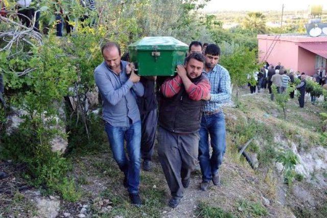 Mersin de 3 &Ccedil;ocuk Annesi Kadın, Evinde &Ouml;l&uuml; Bulundu 3