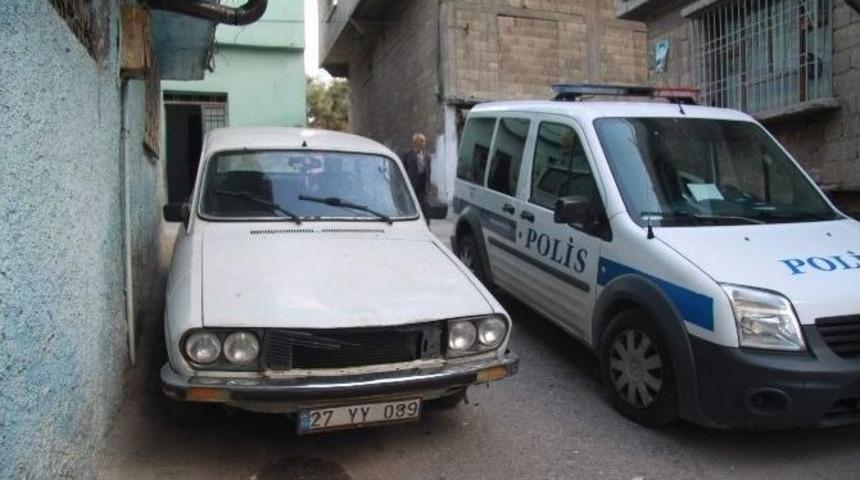 Gaziantep&rsquo;te Otomobil Hırsızı G&uuml;venlik Kamerasına Yakalandı
