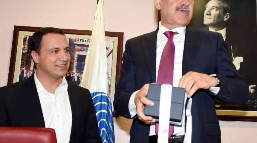 Kadın Meclis &Uuml;yelerine Fular Erkeklere Kravat